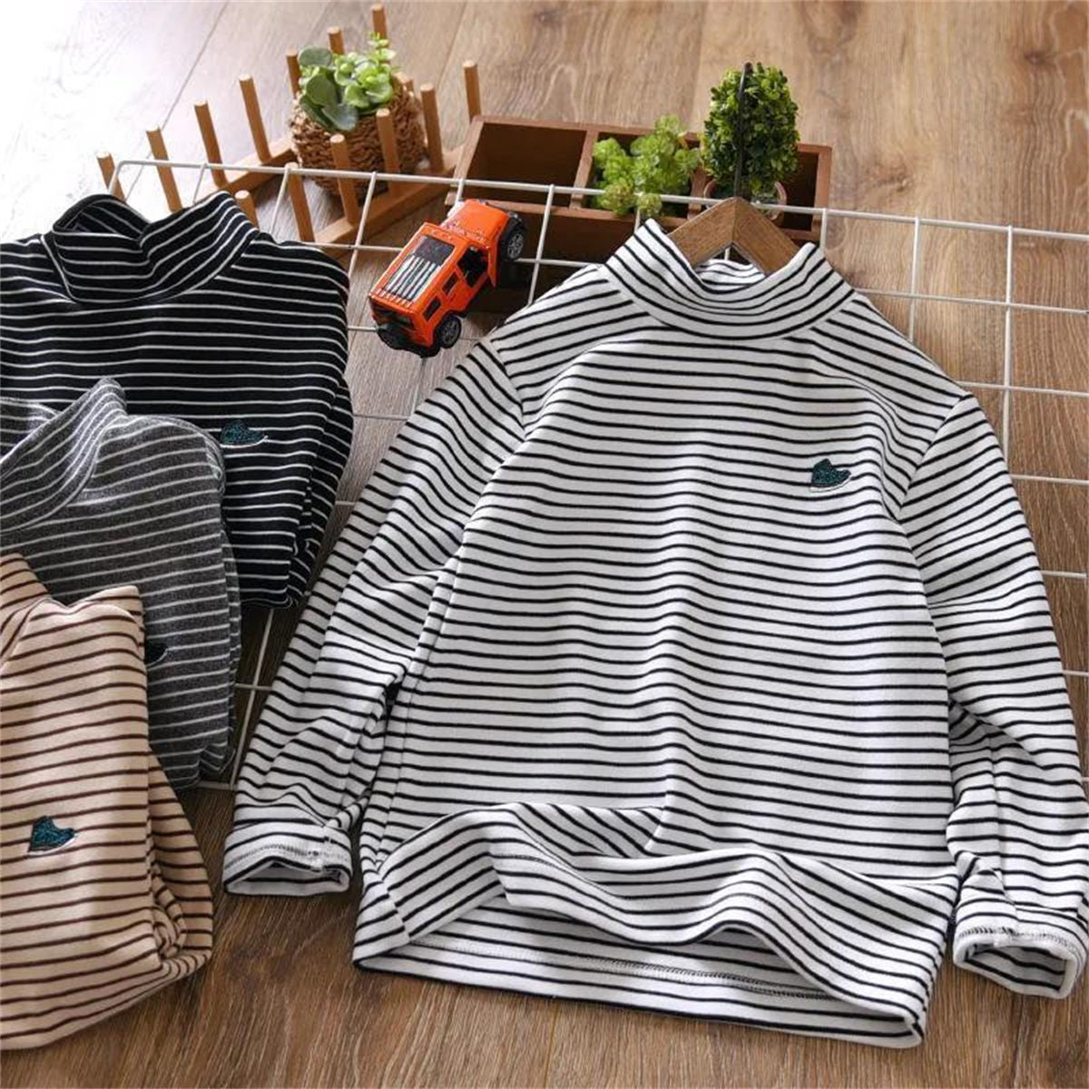 Winter fleece horizontal stripes cute embroidered bottoming shirt for boys and girls