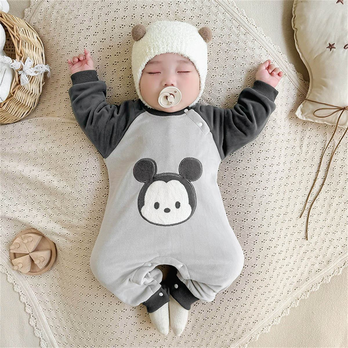 Newborn Autumn and Winter Cartoon Mickey Long Sleeve Australian Plush Romper