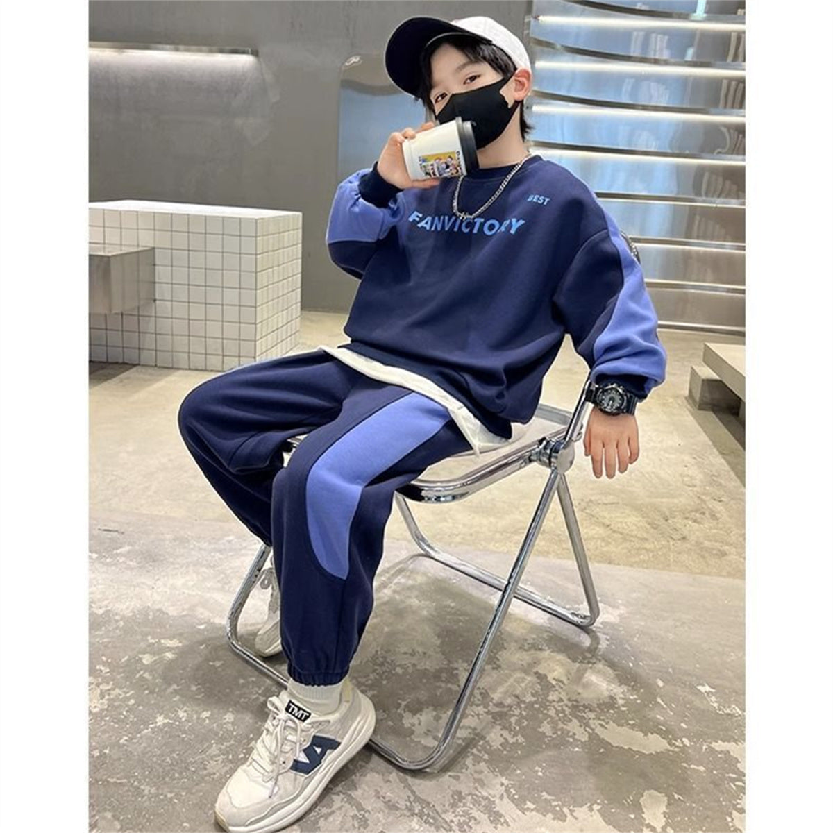 Medium and large boys autumn and winter two-piece suit simple casual sports style letter style sweater suit