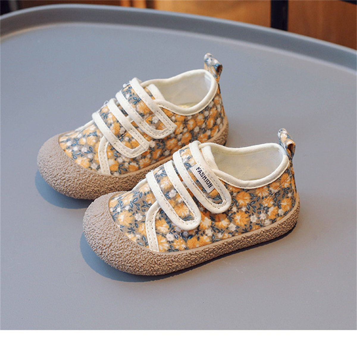 Children's and girls' cute casual style floral Velcro soft sole non-stuffy low-top canvas shoes