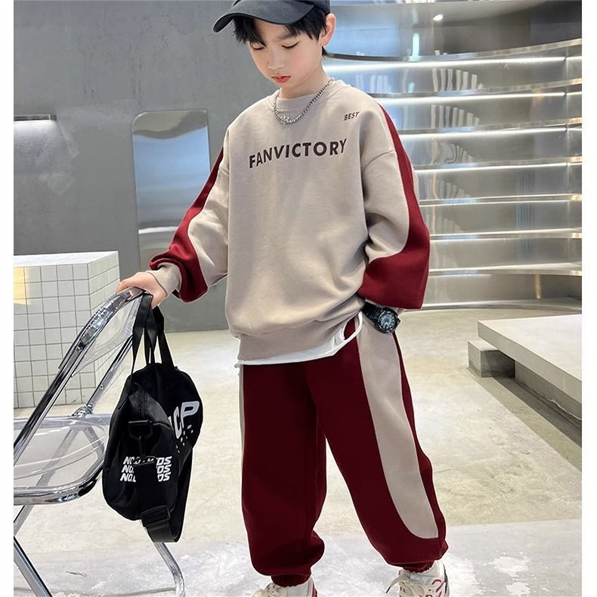 Medium and large boys autumn and winter two-piece suit simple casual sports style letter style sweater suit