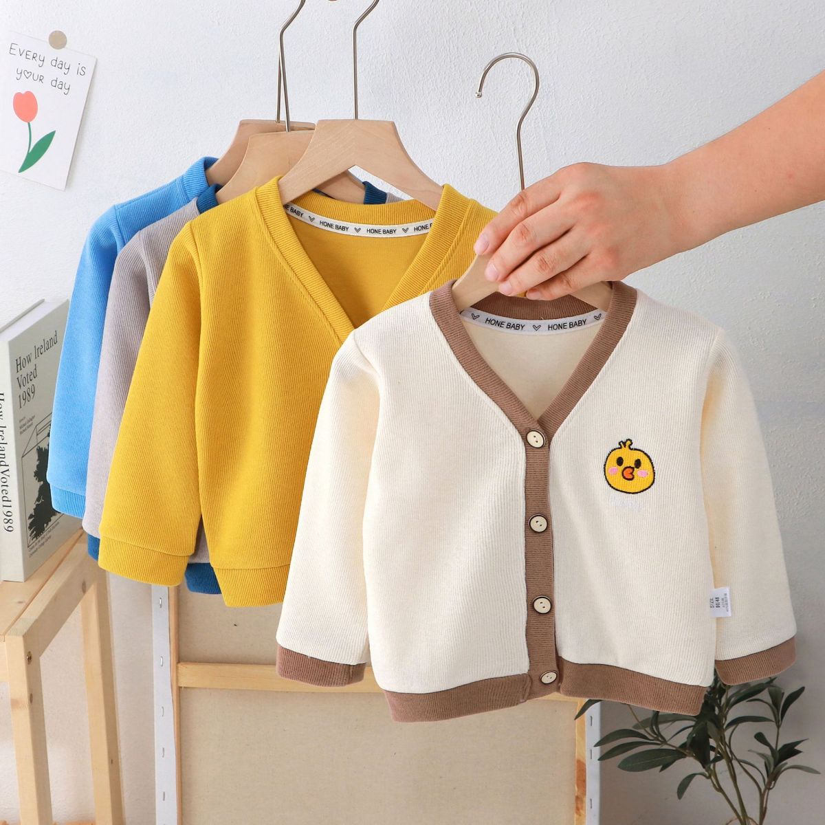 Children's knitted cardigan long-sleeved sweater small and medium children's embroidered flower jacket boys and girls baby spring and autumn children's clothing