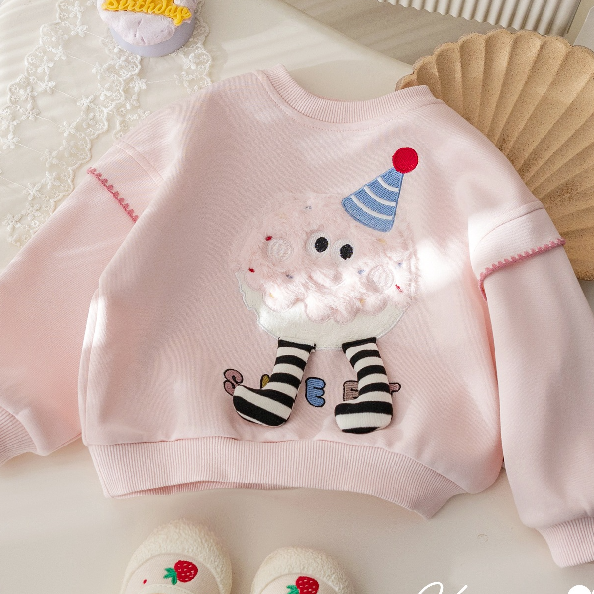 Girls fashionable embroidered sweater new spring and autumn tops baby cute three-dimensional pullover