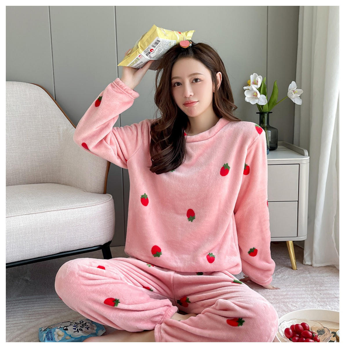 Women's autumn and winter round neck coral fleece pajamas with printed strawberry