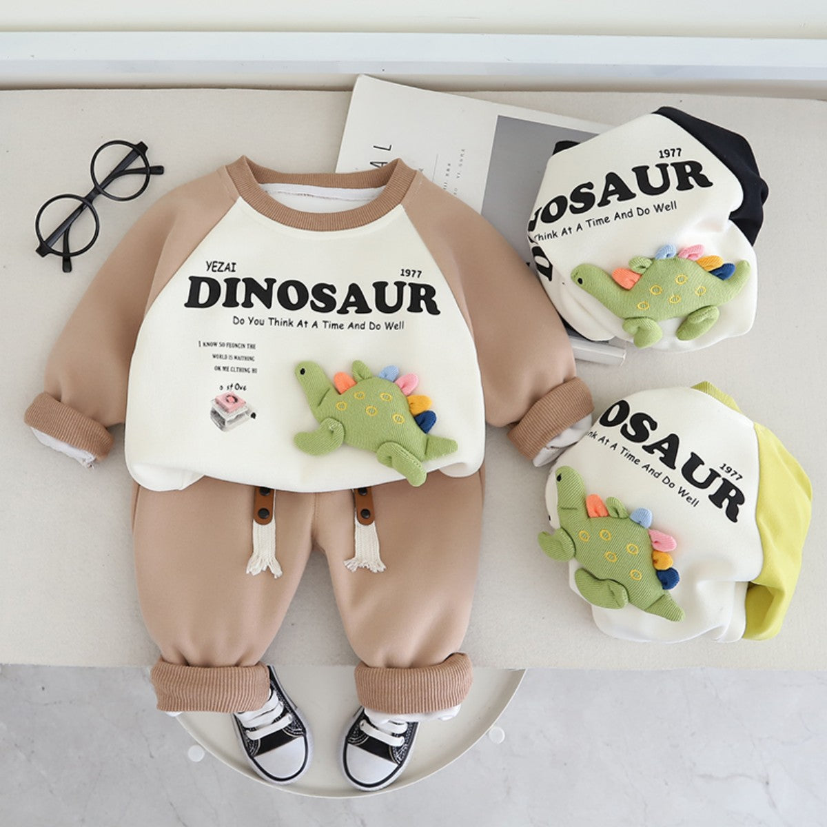 Boys autumn round neck clothing suit new small and medium-sized children's baby three-dimensional cartoon dinosaur sweater two-piece suit