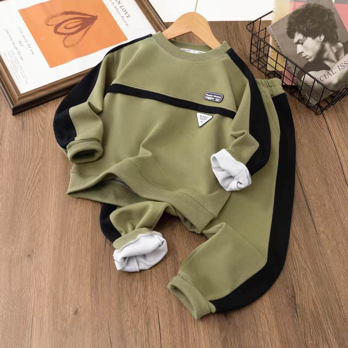 Spring and autumn sports suit for boys (two-piece suit)