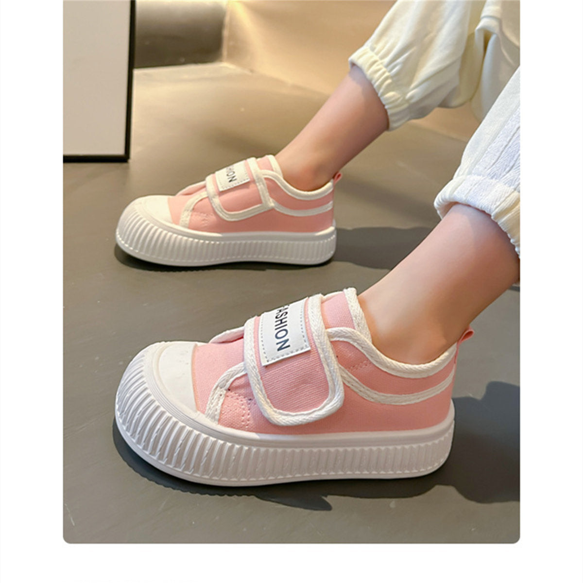 Medium and large girls' soft sole casual style letter style sweet and cool low-top canvas shoes