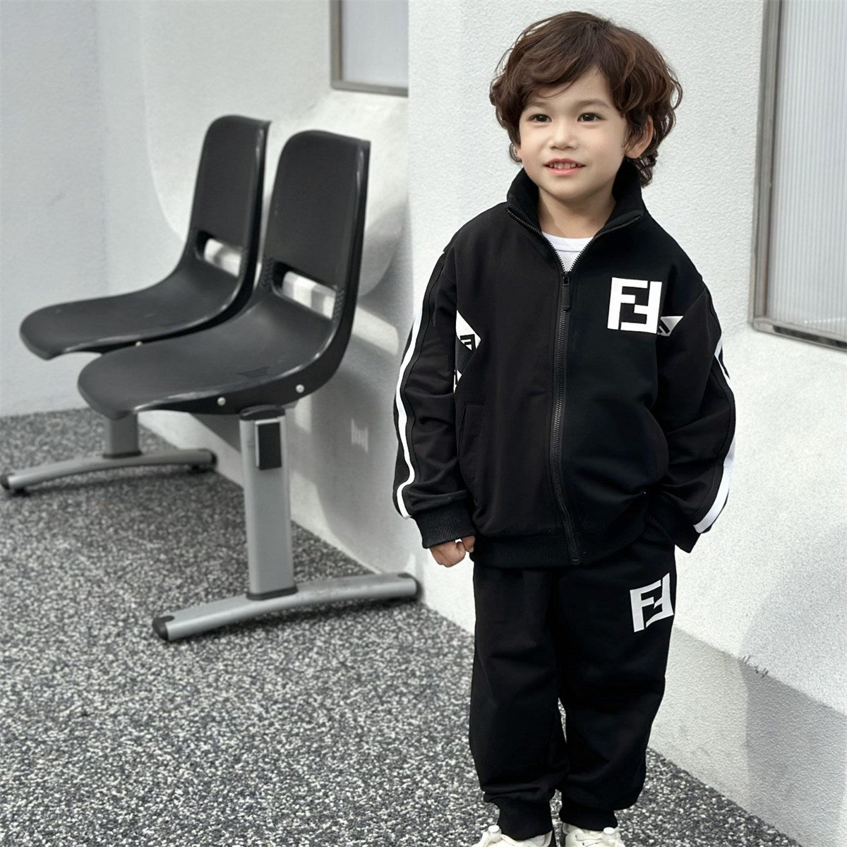 Fashionable sports casual suit for middle and large children