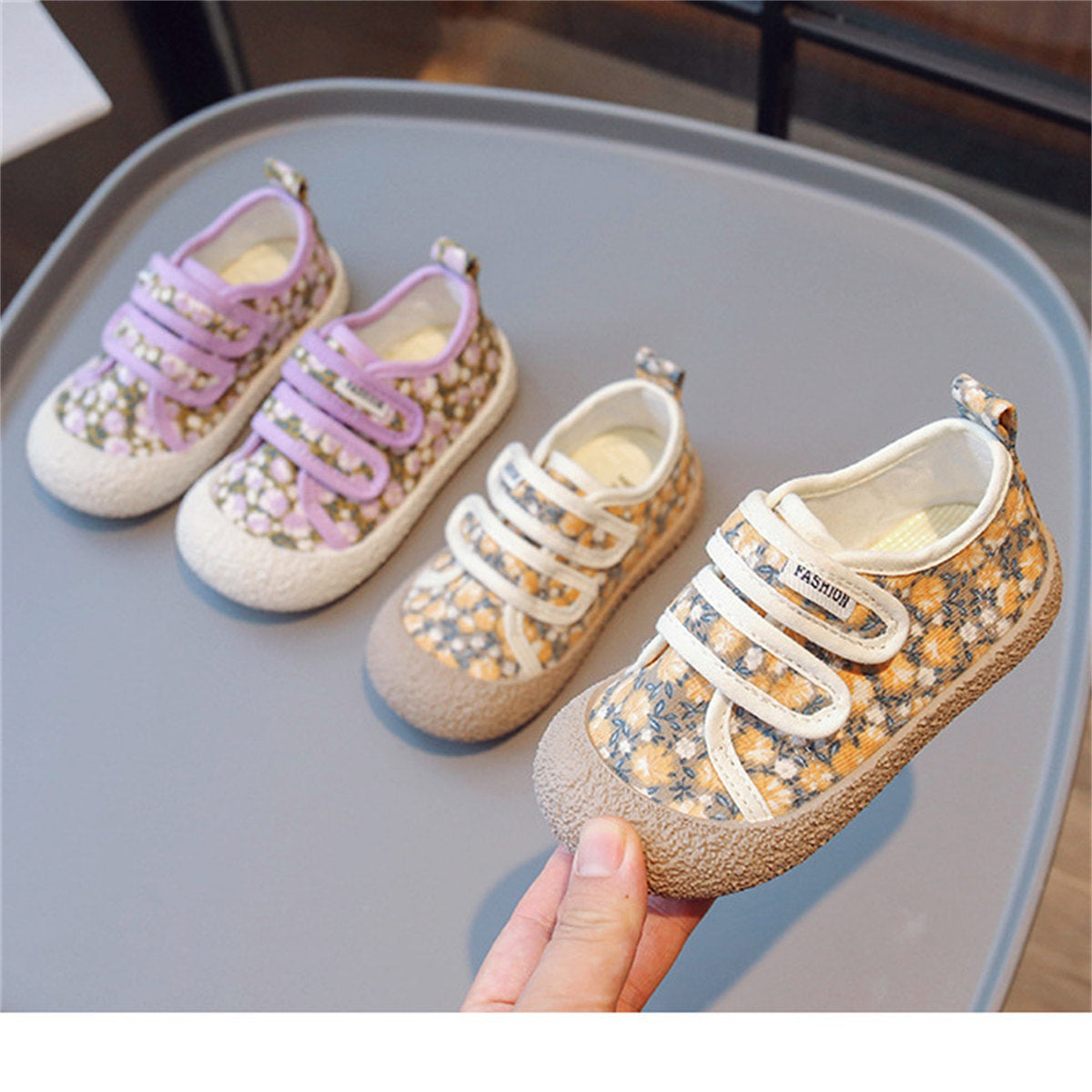 Children's and girls' cute casual style floral Velcro soft sole non-stuffy low-top canvas shoes