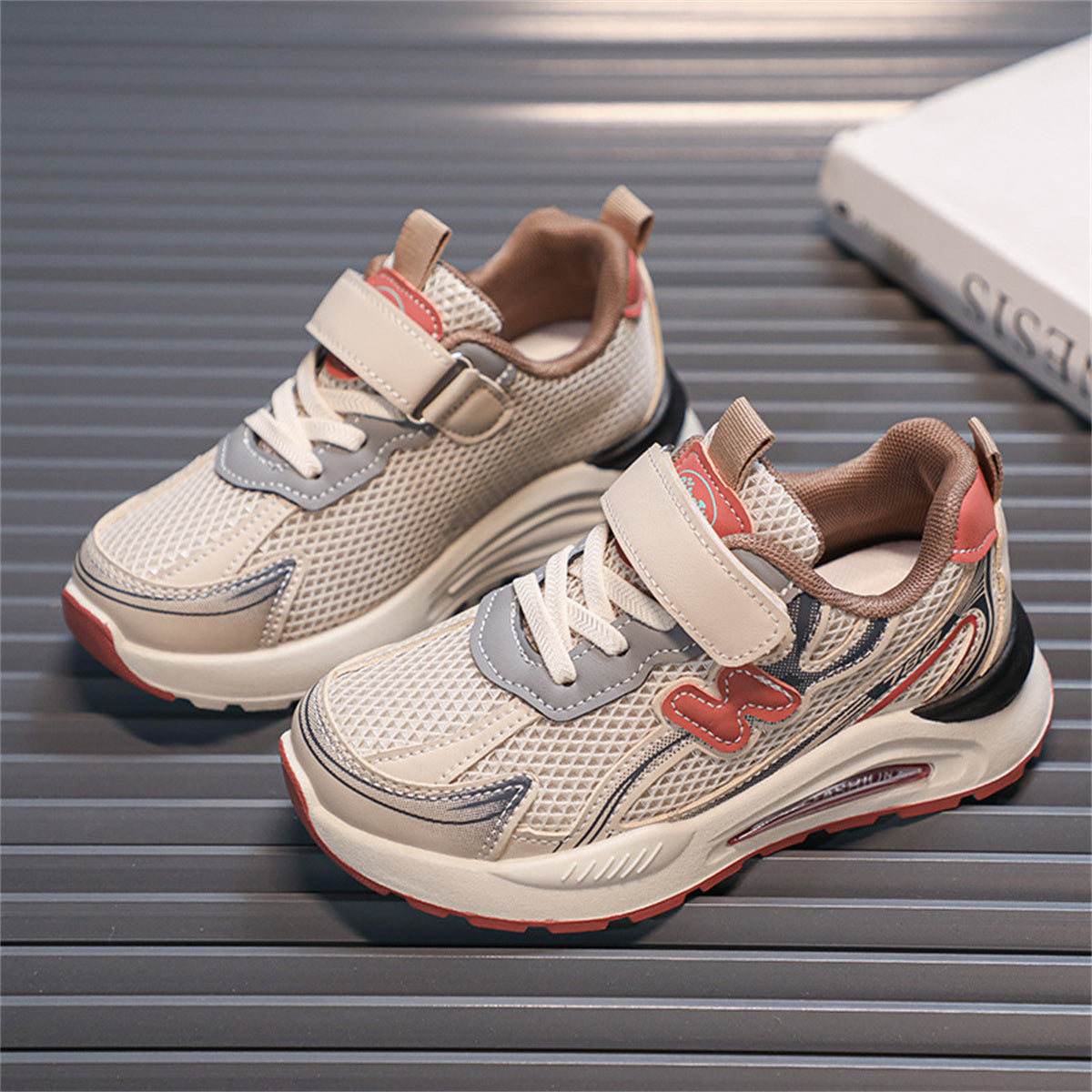 Medium and large boys and girls color matching simple style double mesh breathable ultra-light anti-odor sports shoes