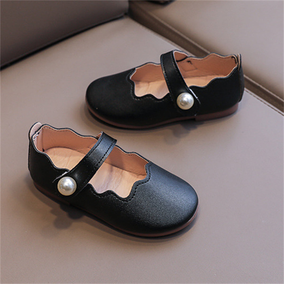 Children's girls' simple sweet style solid color pearl soft bottom breathable college flat leather shoes