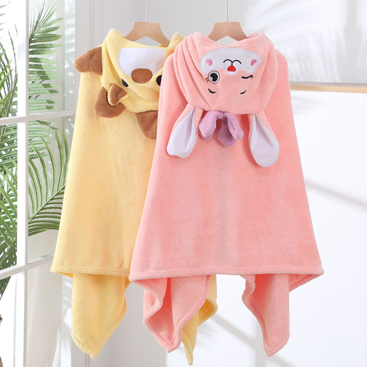 Thickened high-density coral fleece hooded cute pet cartoon cute water-absorbing bathrobe