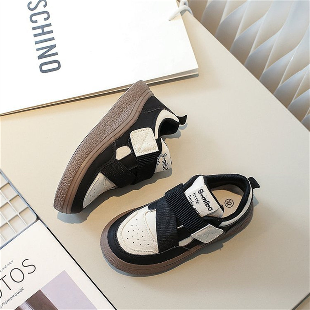 Black and white contrast casual sports style soft-soled low-top canvas shoes for middle and large children