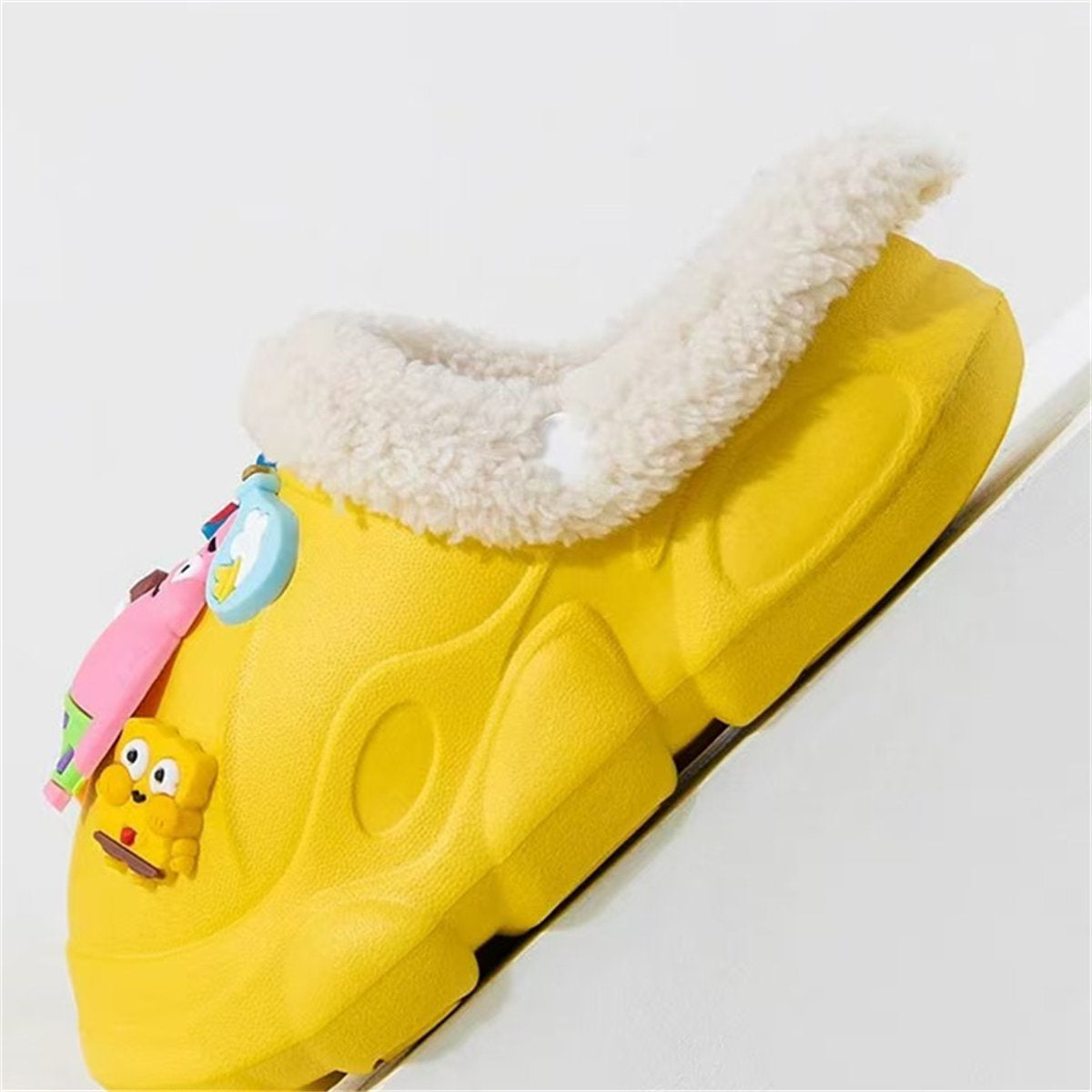 Children's autumn and winter boys and girls' SpongeBob SquarePants plush warm furry shoes non-slip soft bottom closed toe cotton slippers