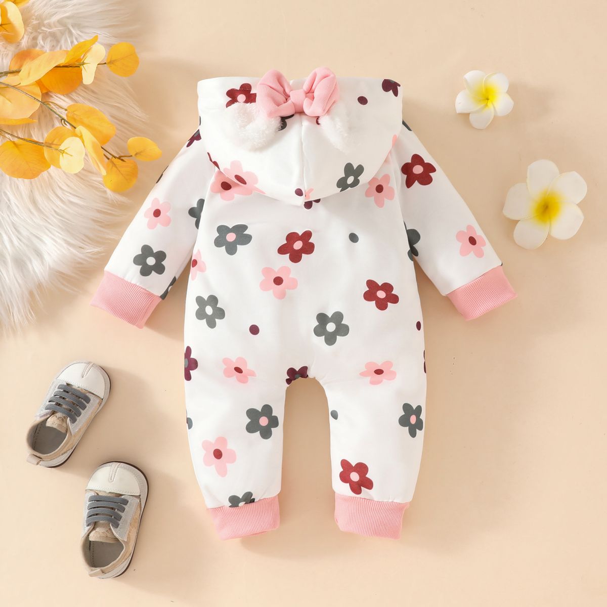 Newborn baby girl autumn and winter sweet casual cute comfortable soft three-dimensional plush bow hooded toddler jumpsuit long crawling clothes