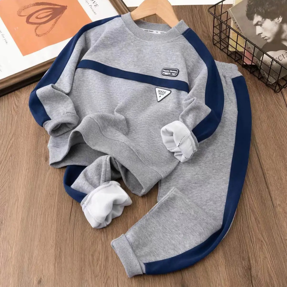 Spring and autumn sports suit for boys (two-piece suit)