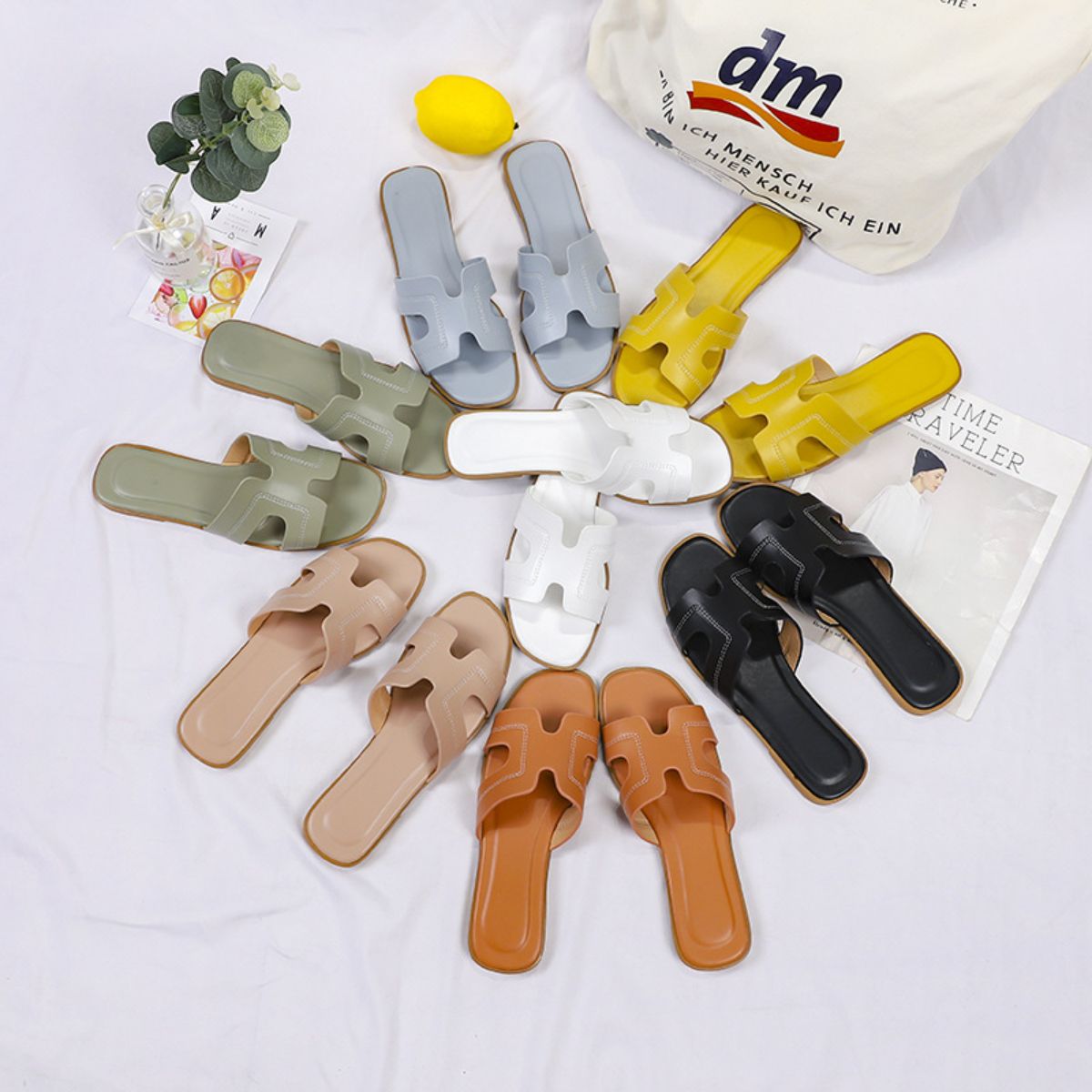 Fashionable flat sandals