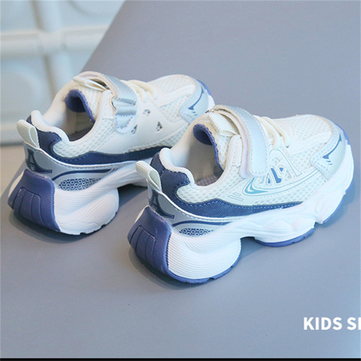 Children's and boys' solid color simple breathable soft-soled Velcro sports shoes