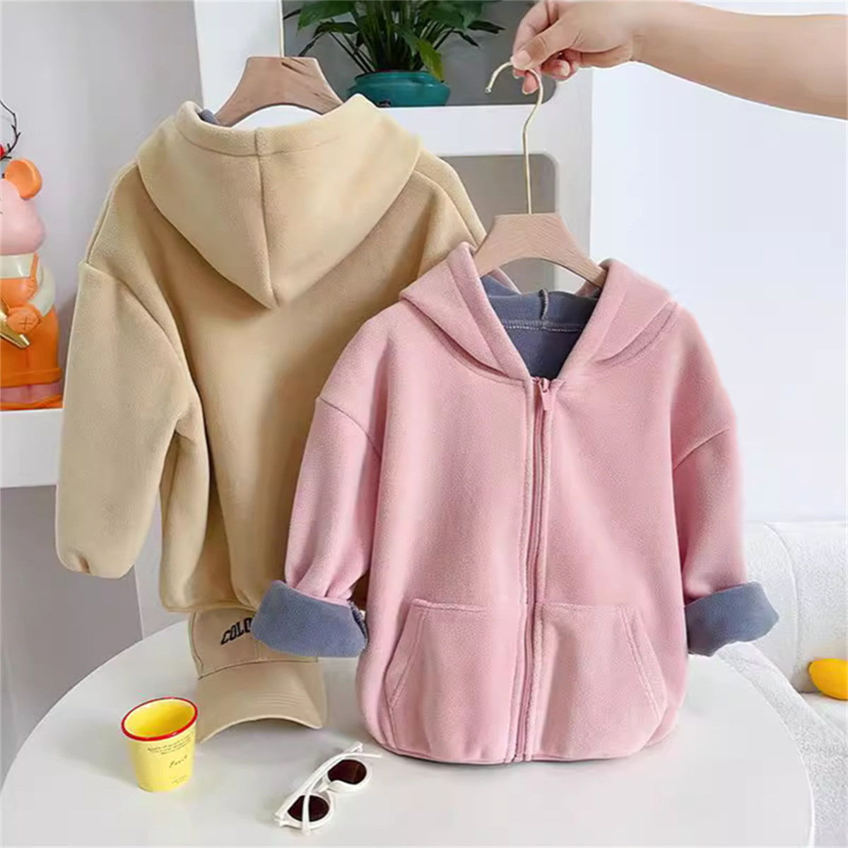 Thickened warm tops for middle and large children in autumn and winter, casual hooded outerwear