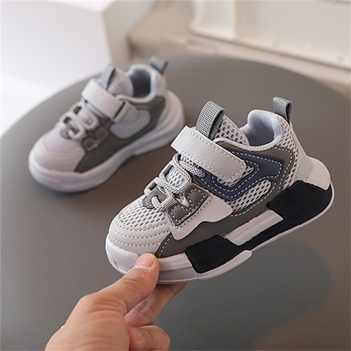 Children's and boys' spring and autumn simple color casual style Velcro mesh breathable sports shoes