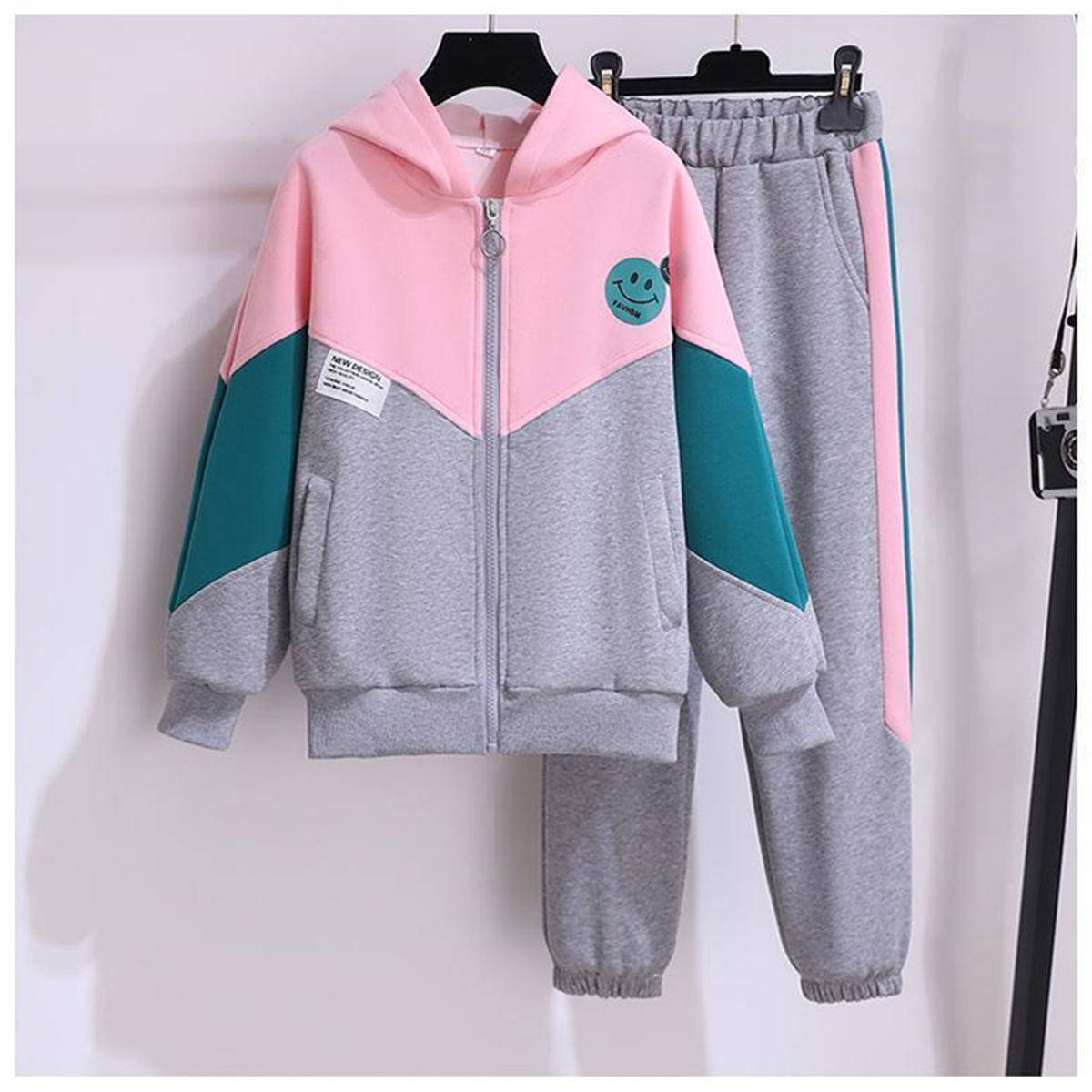 Autumn color matching cute casual style smiley face jacket suit for middle and large children and girls