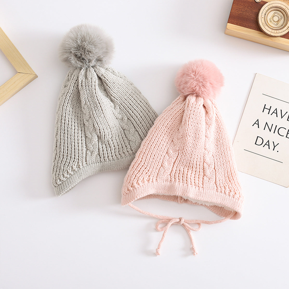 Children's woolen hat with fur ball