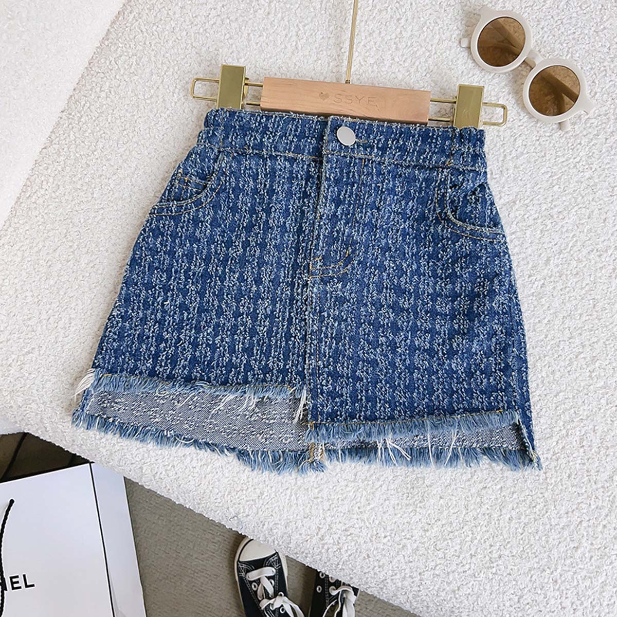 New autumn and winter preppy style long-sleeved girls' Chanel style denim jacket and short skirt two-piece suit