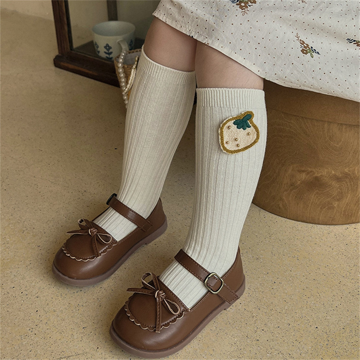 Children's cute strawberry embroidery sweet lady style pure cotton boneless middle tube socks