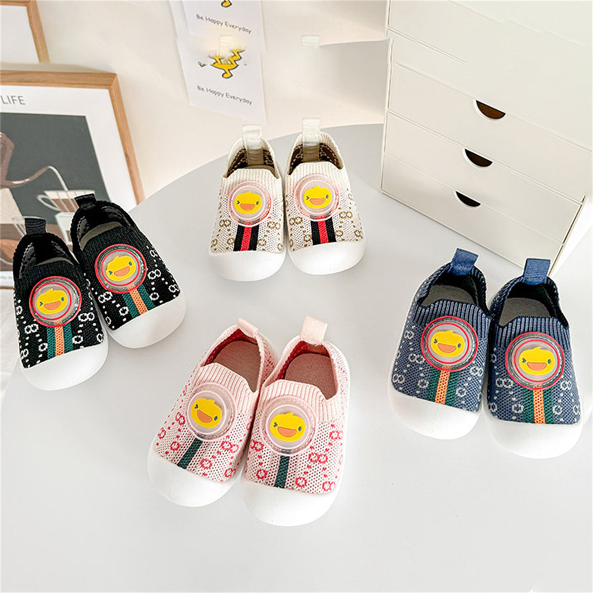 Wholesale children's floor shoes non-slip newborn baby early education shoes breathable and comfortable flashing doll baby toddler shoes