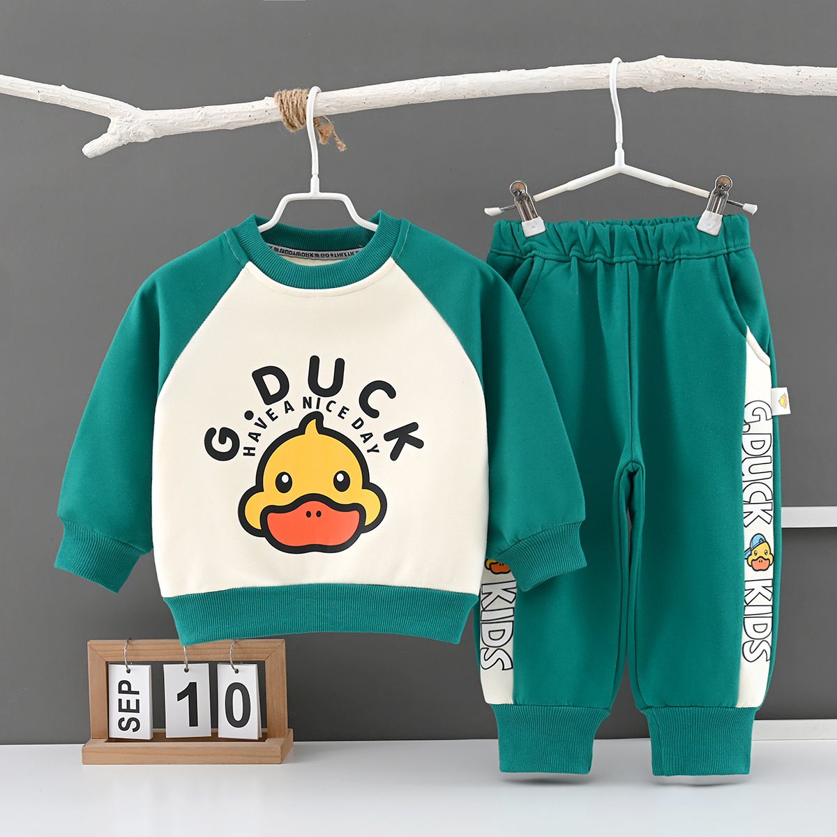 Little yellow duck children's sweater suit plus velvet new sweater for boys and girls spring and autumn long-sleeved clothes for babies