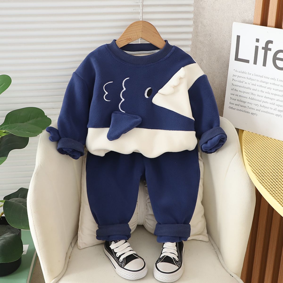 Baby winter suit new style plus velvet cartoon animal sweater two-piece suit small and medium children's clothes winter style plus velvet thickened