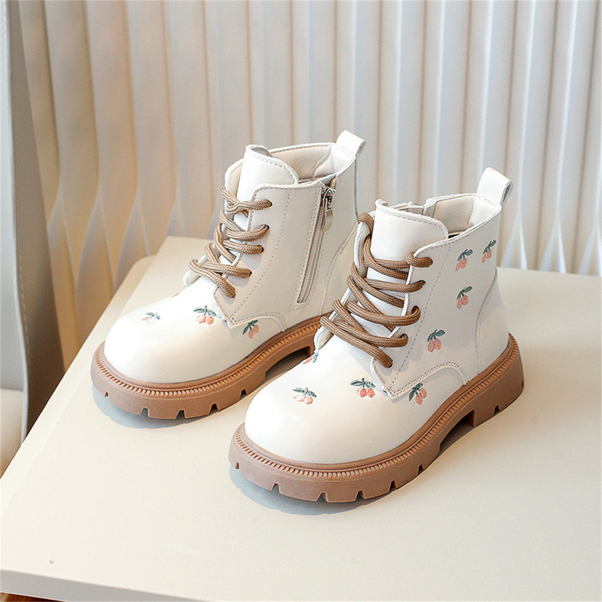 Sweet lady style embroidered waterproof and non-slip Martin boots for middle and large children