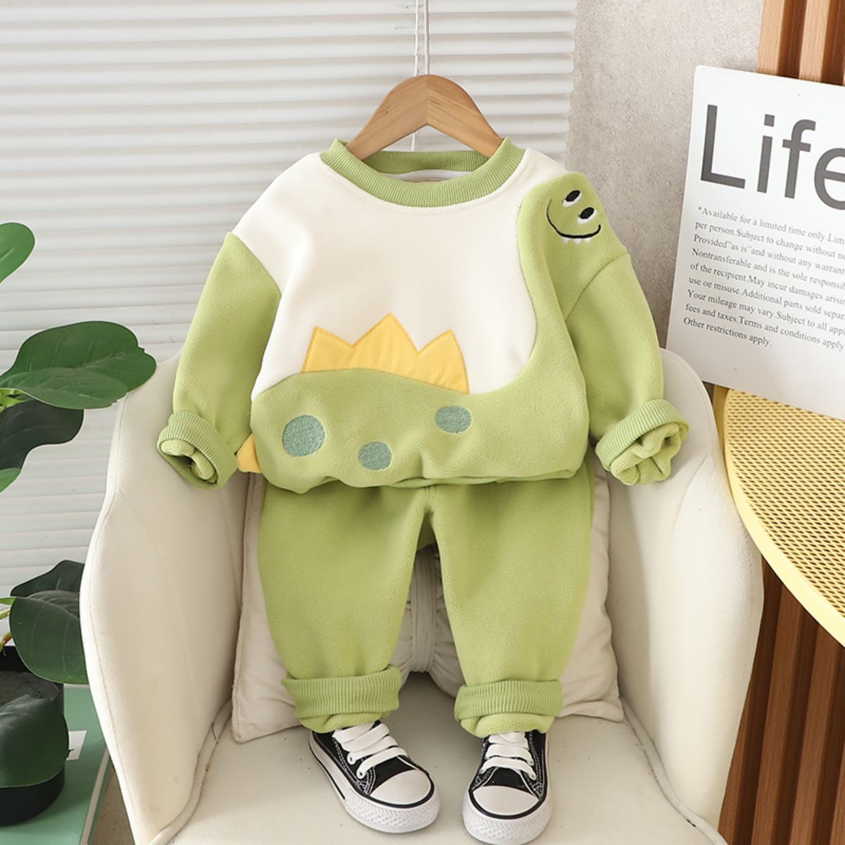 Baby winter suit new style plus velvet cartoon animal sweater two-piece suit small and medium children's clothes winter style plus velvet thickened