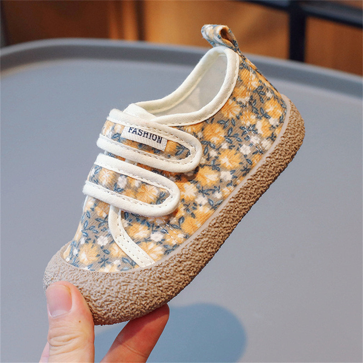 Children's and girls' cute casual style floral Velcro soft sole non-stuffy low-top canvas shoes