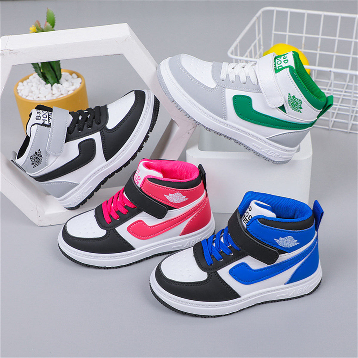 Medium and large boys and girls color matching simple urban style soft bottom high top sneakers