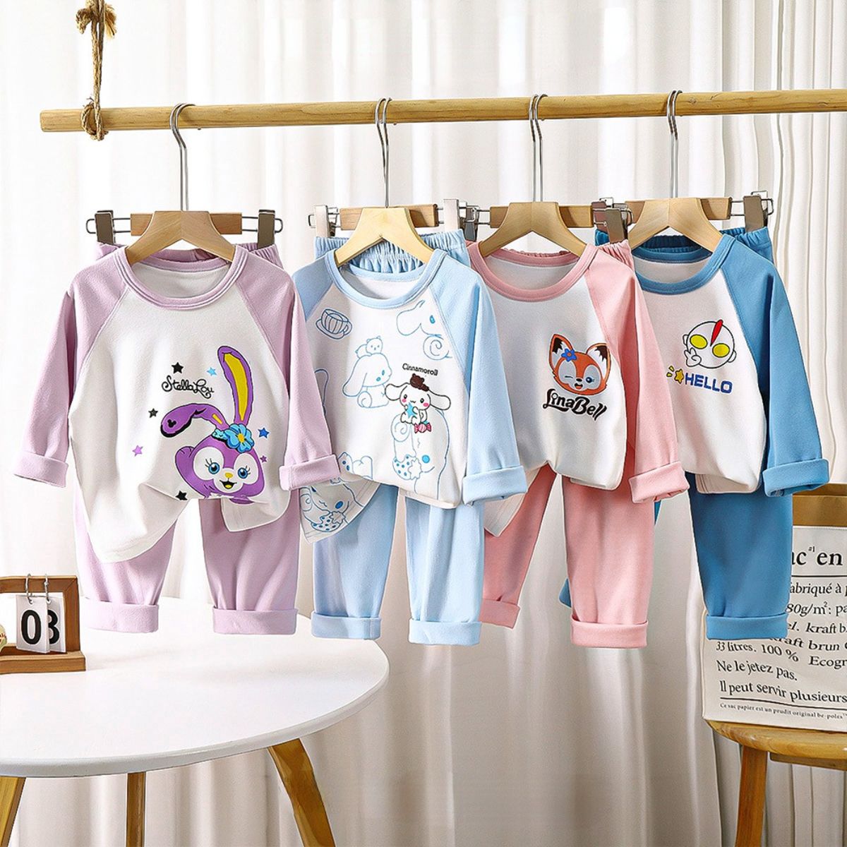 Children&#39;s autumn and winter home clothes