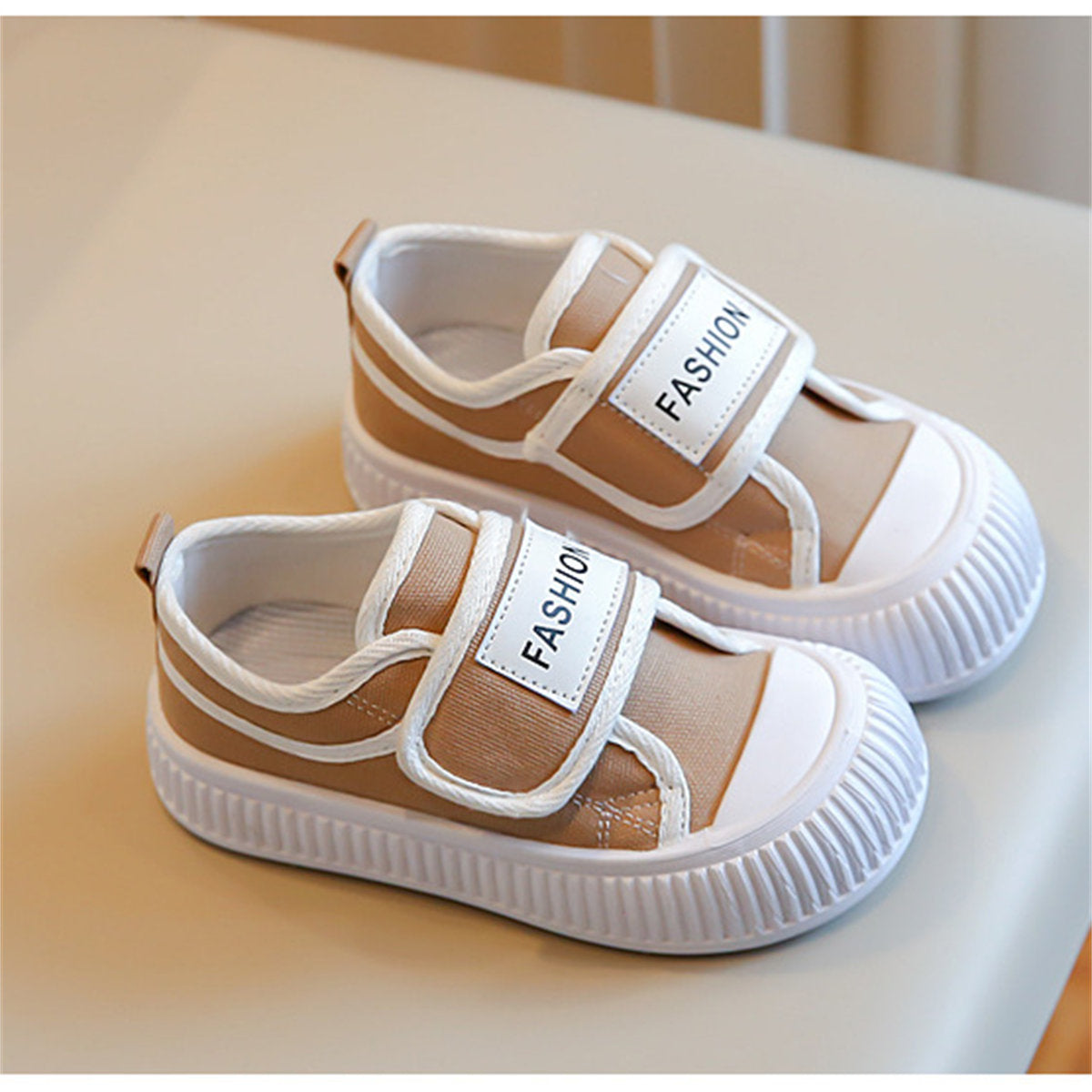 Medium and large girls' soft sole casual style letter style sweet and cool low-top canvas shoes