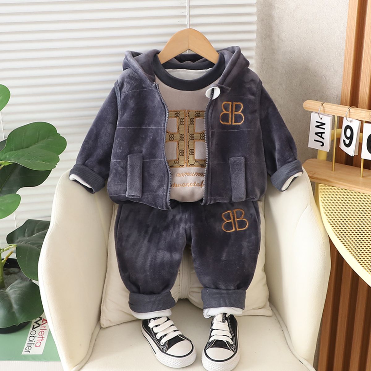 New autumn and winter children's clothing for boys and girls plush plush bear children's three-piece suits