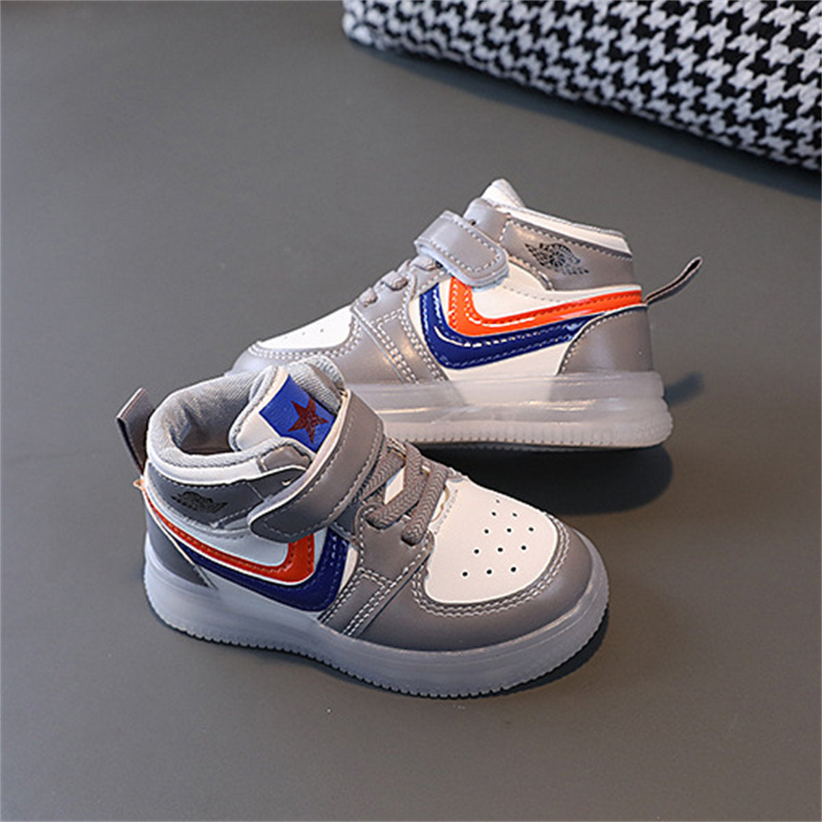 Simple and elegant luminous LED soft-soled high-top sneakers for children and boys