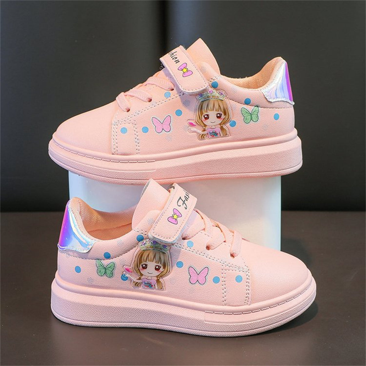 Cute cartoon pattern shiny low-top sneakers for baby girls