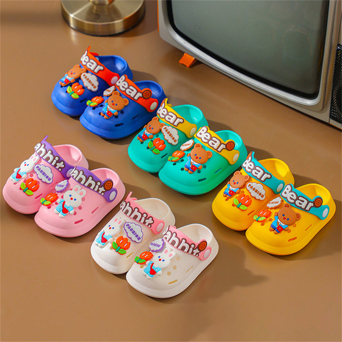 Cute cartoon baby non-slip girls' hole shoes