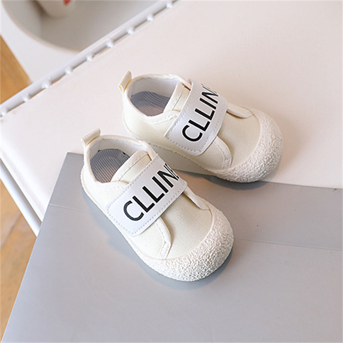 Autumn solid color letter style low-top canvas shoes for boys and girls