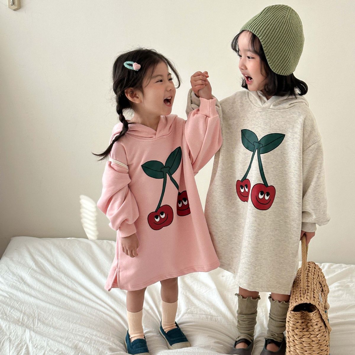 Girls dress new spring and autumn loose children's spring clothes baby long hooded sweater skirt