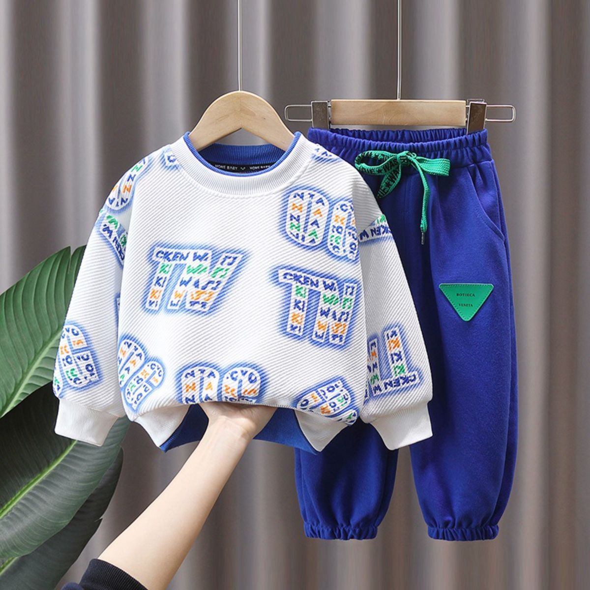 Spring and autumn boys suit autumn clothes middle and large children long-sleeved fake two-piece sweatshirt casual pants sportswear two-piece suit