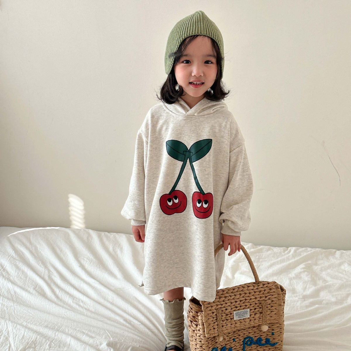 Girls dress new spring and autumn loose children's spring clothes baby long hooded sweater skirt