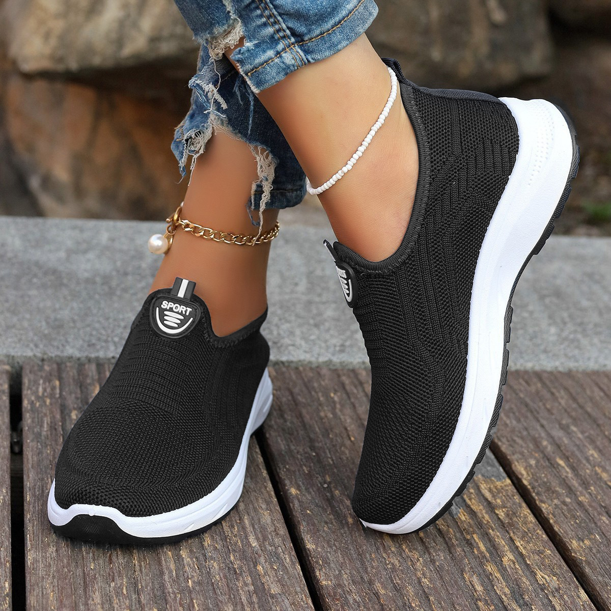 Comfortable flying woven slip-on shoes for mothers women