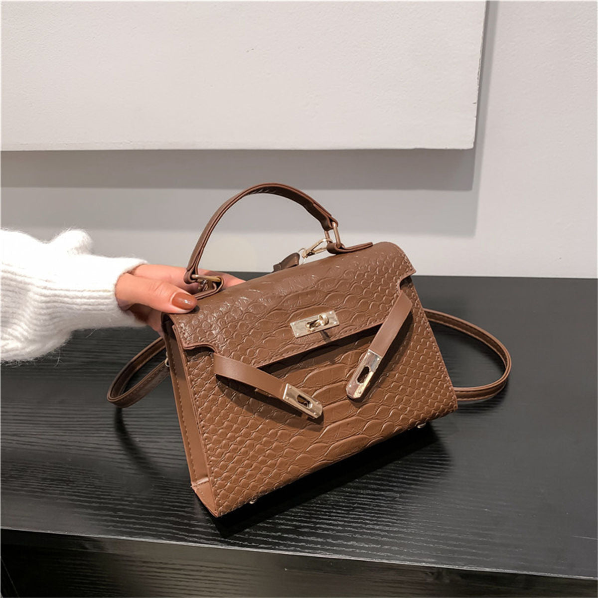 Ladies high-end versatile crossbody solid color shoulder bag