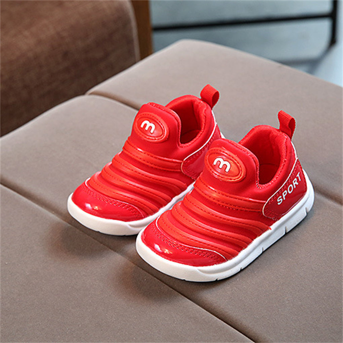 Spring and autumn pure color caterpillar style casual soft-soled sports shoes for children and boys