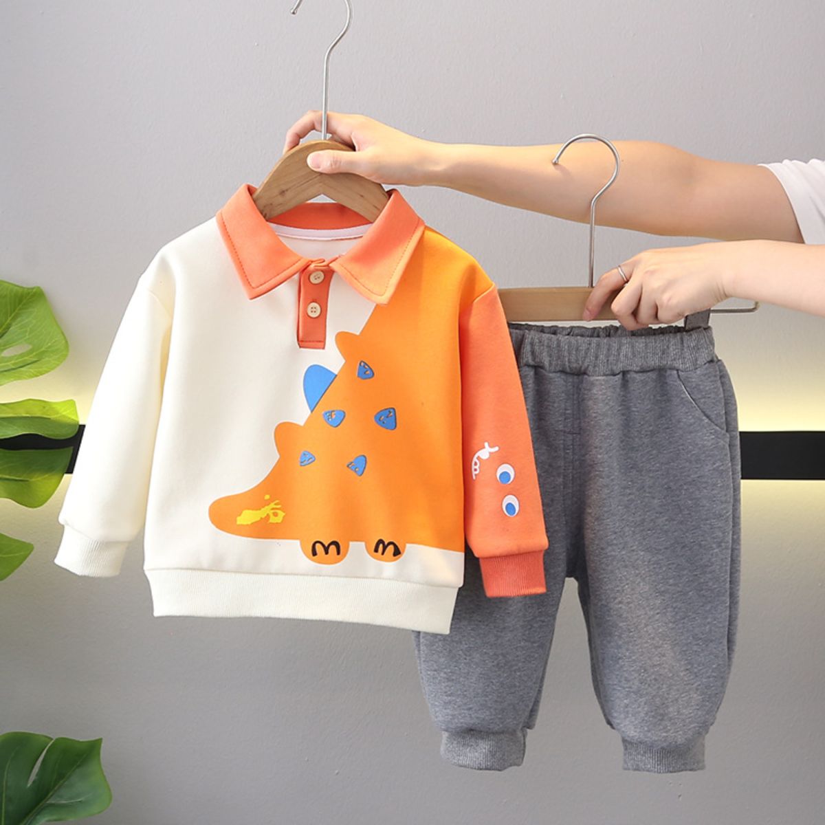 Boys suits spring and autumn new children's pullover sweater two-piece suit handsome baby spring clothes cartoon clothes