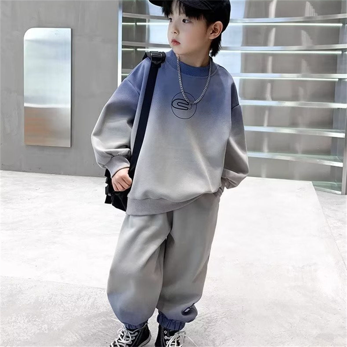 Autumn gradient temperament sports style sweater suit for middle and large boys